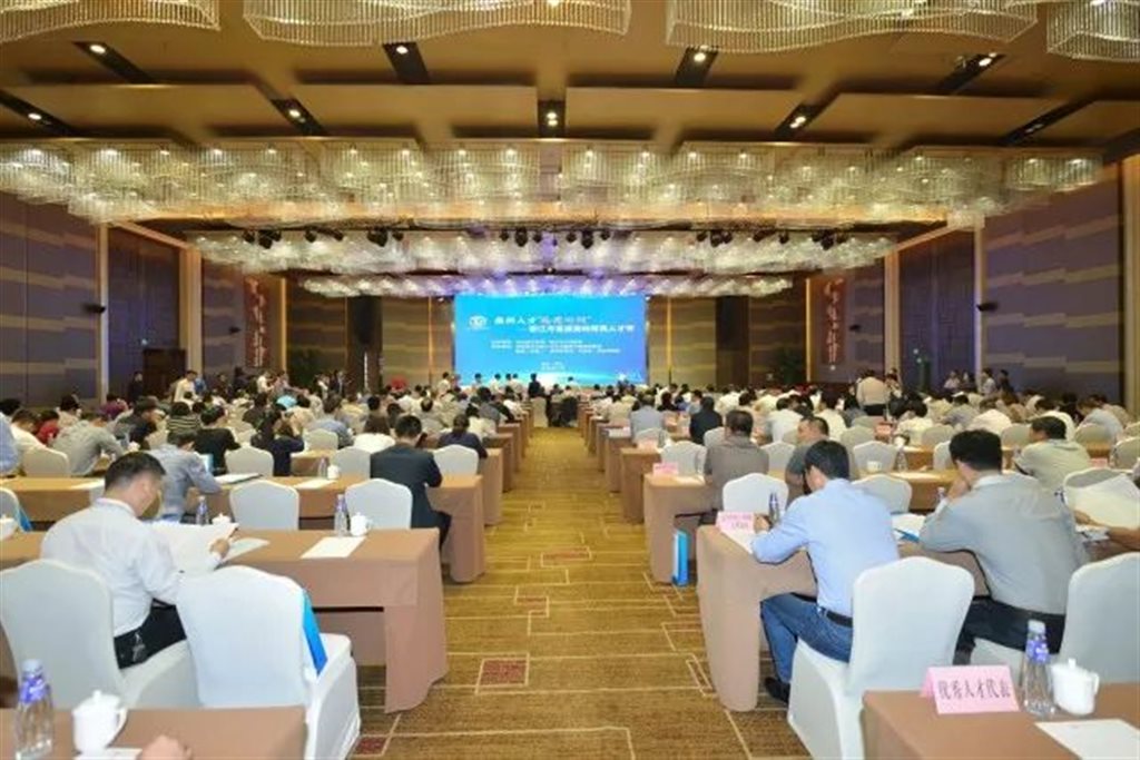 http://mmbiz.qpic.cn/mmbiz_jpg/OCkBk503qF7VIjwcwS38BkOia43CdC9Ip7ibjClYLYBPT16eFLh6jq2GN9yZ7grdg7Fszgobs6GTDjWcTKM6jJXA/640?wx_fmt=jpeg&wxfrom=5&wx_lazy=1